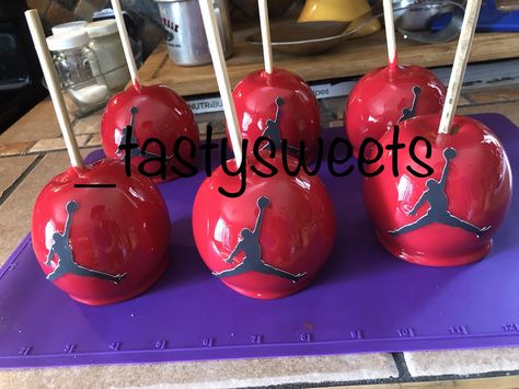 Sweet 16 Jordan Theme, Sneaker Ball Candy Apples, Jordan Theme Birthday Party Ideas, Jordan Party Decorations, Michael Jordan Cake, Bday Party Boy, Nike Party, Michael Jordan Birthday, Basketball Themed Birthday Party