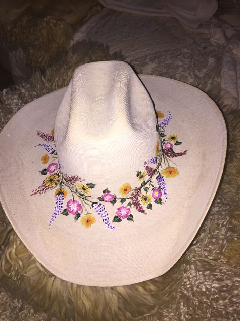 Floral Cowboy Hat, Painted Cowgirl Hats, Trajes Country, Dance Style Outfits, Concert Attire, Country Hats, Happy Hat, Black Cowgirl, Moda Country