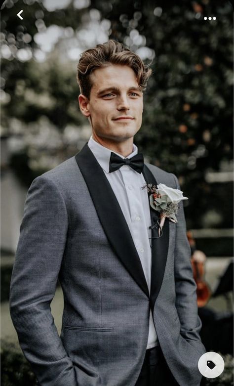 Grey And Black Groomsmen Suits, Grey Tuxedo Wedding, Best Groom Suits, Suit For Groom, Wlw Wedding, Groom Suit Black, Gray Groomsmen Suits, Best Wedding Suits, Groom Suit Grey