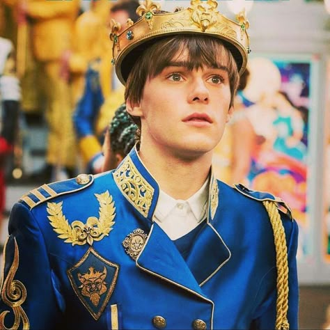 Prince Ben, Ben Florian, Descendants Ben, Ben And Mal, Mal And Ben, Mitchell Hope, Disney Descendants 2, Descendants Characters, Mal And Evie