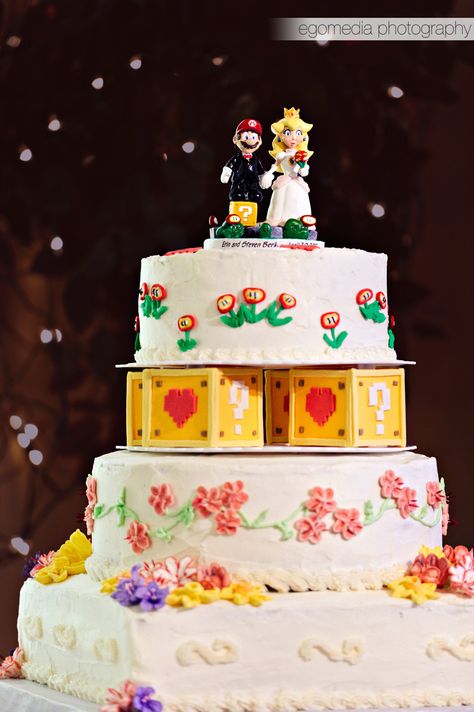 Nintendo Wedding, Super Mario Wedding, Gaming Wedding, Nintendo Cake, Mario Wedding, Arcade Wedding, Wedding Cake Peach, Video Game Wedding, Gamer Wedding