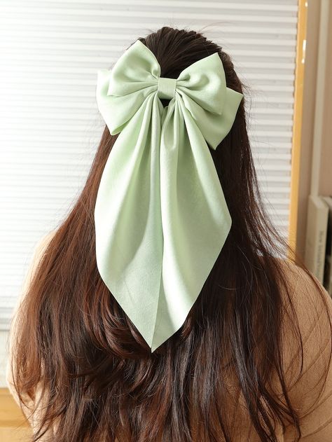 Green Hair Accessories Aesthetic, Green Ribbon Hairstyle, Green Accessories Aesthetic, Moños Aesthetic, Green Hair Ribbon, Peinado Coquette, Fae Oc, Green Hair Clips, Green Hair Accessories