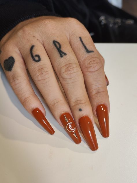 Freshly done set of long ballerina style nails with a glossy burnt orange polish. The ring finger has gold metal details of 2 triangles with a crescent moon in the middle. Burnt Orange Coffin Acrylic Nails, Burnt Orange Gold Nails, Burnt Orange And Gold Nails, Gold Fall Nails, Burnt Orange Nails, Split Nails, Almond Nail Art, Orange Nail Designs, Fake Nails Designs