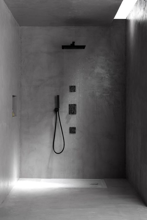 Brutalist Interior, Concrete Shower, Bathroom Design Styles, Concrete Effect Paint, Bilik Air, Concrete Bathroom, Bathroom Inspiration Decor, Bad Design, Bathroom Design Luxury