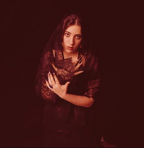 Laura Nyro photo by Bob Cato (1967). Laura Nyro, Album Sleeves, Weird Science, Female Musicians, Frank Zappa, Women In Music, Old Camera, Vintage Cameras, Sony Music