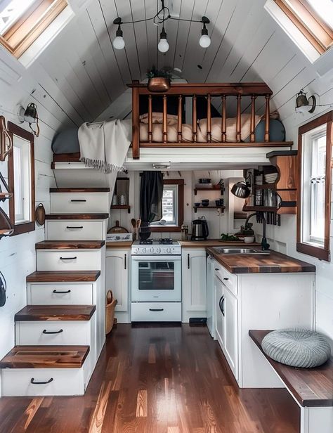 Tiny Home 200 Sq Ft, Cute Tiny Home Ideas, Tiny House Flooring, Tiny Home Ideas Interiors, Tiny House Decorating Ideas, Tiny Home Loft, Studio Tiny House, Tiny Homes Interior, Trailer Tiny House