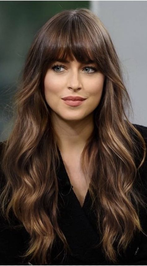 Wigs Curly Hair, Dakota Johnson Hair, Curly Hair Long, Rambut Brunette, Wigs Curly, Bangs With Medium Hair, Long Hair With Bangs, Hair Color And Cut, Hair Long