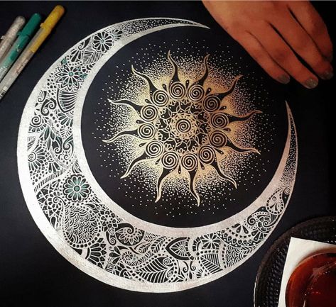 Zentangle Moon Designs, Moon Zentangle Art, Mandala On Black Canvas, Sun Zentangle, Doodle Art Patterns, Tattoos Sunset, Moon Mandala Art, Moon Zentangle, Moon Henna