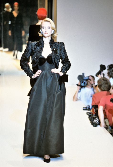 Vintage Runway Fashion, 1999 Fashion, Princess Elsa Dress, Givenchy Fashion, Black Elegance, Vintage Runway, Elsa Dress, Princess Elsa, French Girls