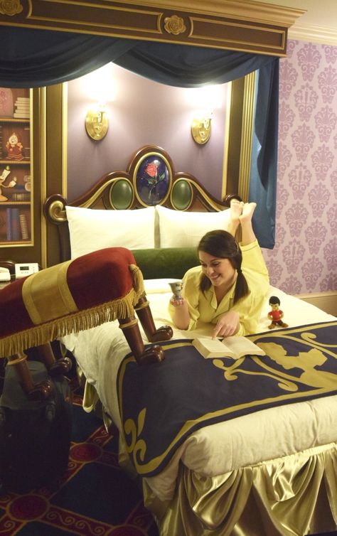 The Beauty and the Beast room at Tokyo Disneyland Hotel! Beauty And The Beast Inspired House, Disneyland Hotel Aesthetic, Beauty And The Beast Inspired Room, Beauty And The Beast Bedroom Adult, Beauty And The Beast Room, Didny Worl, Princess Rooms, Beauty And The Beast Bedroom, Beast Aesthetic