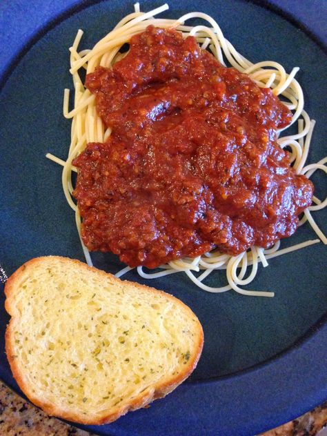 AMISH READER: Genuine Italian Grandma's Spaghetti Meat Sauce Grandmas Spaghetti, Homemade Italian Spaghetti Sauce, Italian Sauce Recipes, Italian Spaghetti Sauce, Homemade Spaghetti Sauce Easy, Best Spaghetti Sauce, Homemade Spaghetti Sauce Recipe, Ground Chuck, Spaghetti Recipes Easy