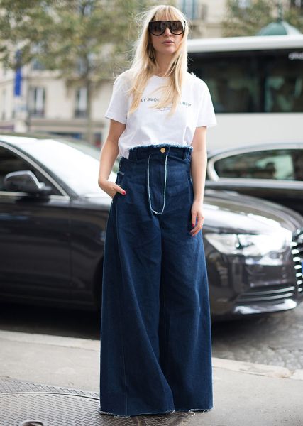 Summer Outfit Ideas: Looks to Copy Now | StyleCaster Extreme Wide Leg Jeans, Ultra Wide Leg Jeans Outfit, Extra Wide Leg Jeans Outfit, Super Wide Leg Jeans Outfit, Palazzo Jeans Outfit, Jeans Outfits Summer, Super Wide Leg Jeans, Rue Style, Denim Pants Outfit