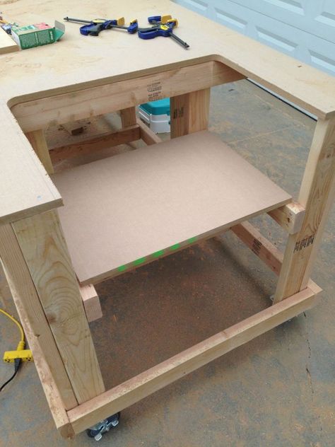 Rolling Workbench, Workbench Organization, Table Saw Workbench, Workbench Designs, Building A Workbench, Diy Table Saw, Workbench Plans Diy, Serra Circular, Woodworking Bench Plans