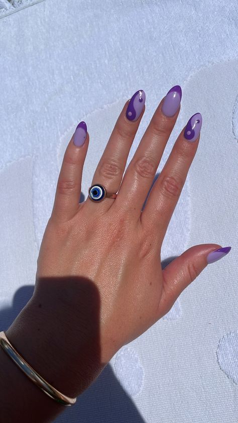 #yinyang #nails #purple 2 Tone Purple Nails, Purple Retro Nails, Practice Nails Ideas, Dark Acrylic Nails Ideas, Two Tone Purple Nails, Purple Ying Yang Nails, Cute Dark Purple Nails, Nail Designs Ying Yang, Purple Yin Yang Nails