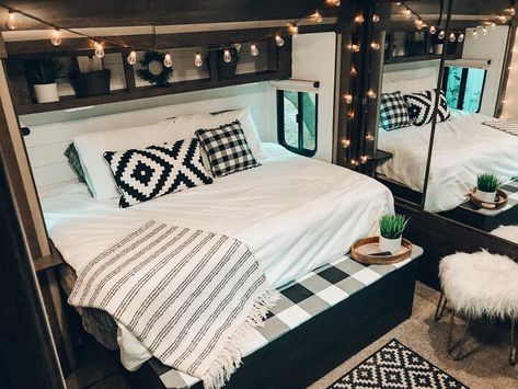 Camper Master Bed Decor, Camper Daybed Ideas, Rv Bed Headboard Ideas, Cozy Camper Bedroom, Camper Master Bed, Camper Master Bed Remodel, Camper Bedding Ideas, Camper Bedroom Ideas, Camper Bedding