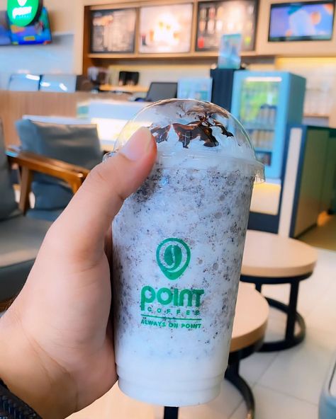 #point #style #summer #nature #music #blue #viral #cute #love #happy #instagood #instagram Point Coffee, Coconut Milkshake, Cookies N Cream, Less Sugar, Nature Music, Cookies N Cream Cookies, Summer Nature, Oreo Cookies, Frappe