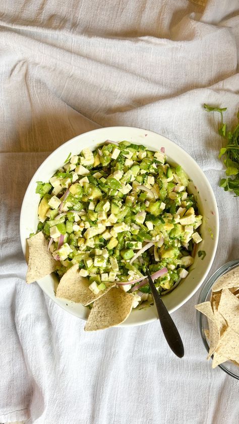 lucianamedina on Instagram: ¿Lo conocías? “Ceviche de Queso Panela” Una opción deliciosa para comer o botanear a cualquier hora del día 😋 Ingredientes: - 1 queso… Chile Serrano, Breakfast Healthy, April 16, Appetizer Dips, Geek Culture, Avocado Toast, Guacamole, Dinner Ideas, Healthy Breakfast