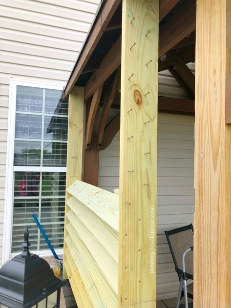 Adding boards for privacy screen Pallet Privacy Wall, Porch Privacy Screen, Wooden Privacy Screen, Privacy Wall On Deck, Screen In Porch, Backyard Privacy Ideas, Deck Privacy Panels, Gazebo Privacy, Porch Privacy