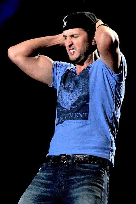 Because Luke Bryan literally just made me pass out. Luke Bryan Wallpaper, Luke Brian, Luke Bryan Fan, Luke Bryan Pictures, Lovely Person, Country Boy, Holy Moly, Jason Aldean, Country Music Artists