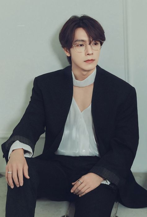 Donghae photoshoot
Donghae in glasses
Donghae in suit Donghae Super Junior, Super Junior Donghae, Dong Hae, Lee Donghae, Cute Asian Guys, Super Junior, Asian Men, Actors, Magazine