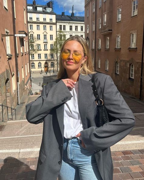 OLIVIA LODENIUS BJÖRK on Instagram: “thrifted this blazer this weekend and i’m so in love🥹🥹🫶🏼💗🤍🌷🥰” Blazer Winter Outfit, Ireland Fits, Corporate Girl, Look Winter, Outfit Blazer, Thrift Inspo, So In Love, Cozy Fits, Oversized Blazer