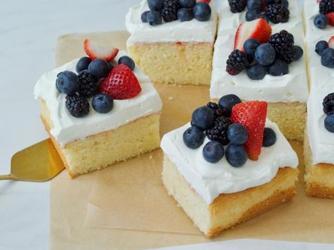 Chantilly Sheet Cake, Chiffon Sheet Cake, Chantilly Cake Recipe, Mascarpone Whipped Cream, Chantilly Cake, Sheet Cake Recipe, July Desserts, Berry Jam, Sheet Cake Recipes