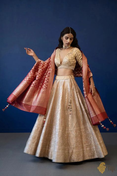 Trending 30+ Bridal Classy Dress For Engagement Ceremony - ShaadiWish Dress For Engagement, Ready Outfits, Engagement Lehenga, Mehendi Outfits, Engagement Ceremony, Traditional Indian Outfits, Indian Bridal Fashion, Cocktail Gowns, Katan Silk