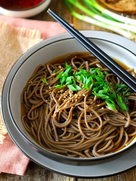 You don’t need to wait until New Year’s Eve to make this delicious toshikoshi soba recipe. This dish is extremely easy to make and totally delicious! Soba Noodle Recipes, Toshikoshi Soba, Soba Recipe, Japanese Soba Noodles, Japanese Noodle Dish, Soba Noodles Recipe, Salad Add Ins, Vegan Japanese, Soba Noodle