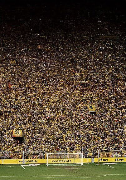 7,000.000.000.000 soccer fans // yea!! That's right! Anywhere but America :) Bvb Wallpaper, Andreas Gursky, Fc Nantes, Soccer Stadium, Fc Chelsea, European Soccer, Football Is Life, Robert Lewandowski, Women's Cycling