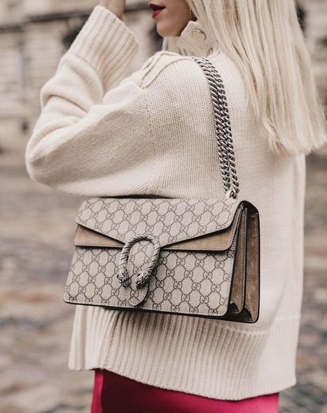 How To Spot A Fake Gucci Dionysus Bag - Brands Blogger Small Shoulder Bag Outfit, Gucci Bag Outfit, Gucci Dionysus Bag, Gucci Bag Dionysus, Gucci Outlet, Black Evening Bag, Gucci Crossbody Bag, Gucci Purse, Gucci Handbag