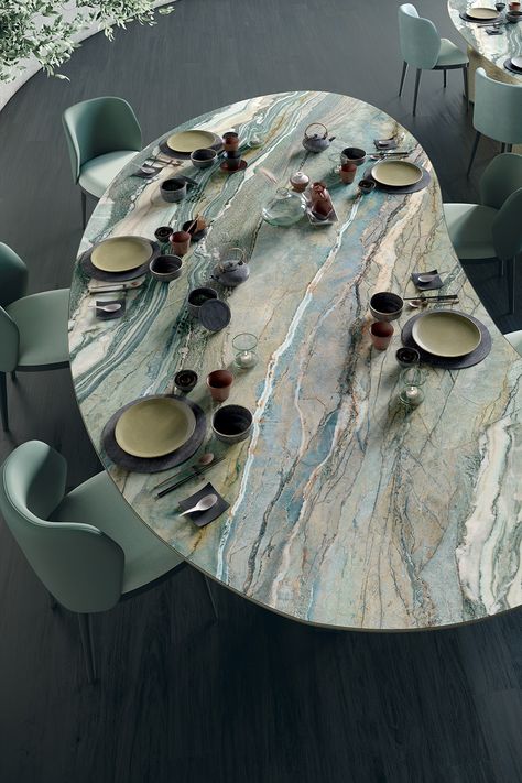 Porcelain stoneware tables, the perfect combination between design and function: Infinity large-size slabs offer a wide range of solutions for any kind of furnishing projects. Green Marble Table, Concrete Terrazzo, Marble Tables Design, Minimal Living Room, Marble Furniture, Green Inspiration, Hall Interior, Slab Table, Cute Desktop Wallpaper