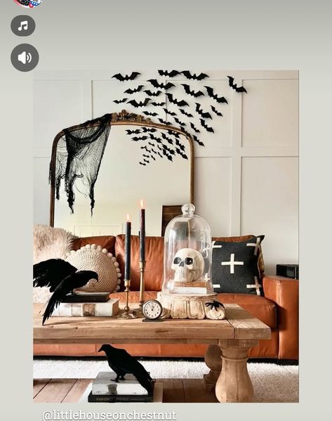 Diy Halloween Home Decor, Halloween Living Room, Table Halloween, Minimalist Halloween, Classy Halloween, Boho Halloween, Creepy Halloween Decorations, Farmhouse Halloween, Diy Halloween Decor