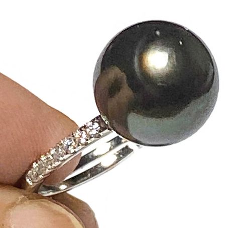 Black Pearl Jewelry, Black Pearl Ring, Cultured Pearl Ring, Buy Pearls, Tahitian Black Pearls, Brown Women, Pearl Types, South Seas, French Polynesia