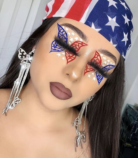 July 4 Makeup, Red White And Blue Makeup Looks, Fourth Of July Makeup Looks, Cute 4th Of July Makeup, Patriotic Makeup Eye, Fourth Of July Makeup Ideas, Memorial Day Makeup, Eyeshadow Tricks, 4th Of July Makeup Ideas