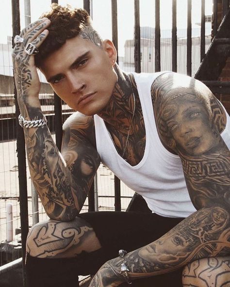 Artist Aesthetic Boy, Charlie Edwards, Tattoo Artist Aesthetic, Full Hand Tattoo, Gangsta Tattoos, Book Cover Artwork, Full Body Tattoo, Aesthetic Roses, Incredible Tattoos