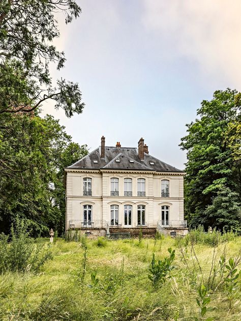 Karl Lagerfeld : « Acheter m’excite », ses maisons extravagantes de l'hôtel particulier au manoir | AD Magazine Hotel Particulier Paris, Geometric Furniture Design, Chateaux Interiors, Elsie De Wolfe, John Pawson, Sir Paul, American House, Memphis Design, Aesthetic Japan