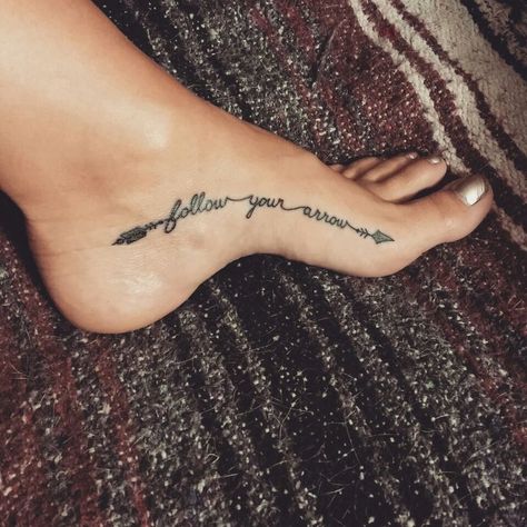 Follow Your Arrow Tattoo Arrow Tattoo Placements, Arrow Tattoo Arm, Crossed Arrow Tattoos, Arrow Tattoo Finger, Arrow Tattoos For Women, Tattoo Arrow, Cute Foot Tattoos, Small Arrow Tattoos, Follow Your Arrow