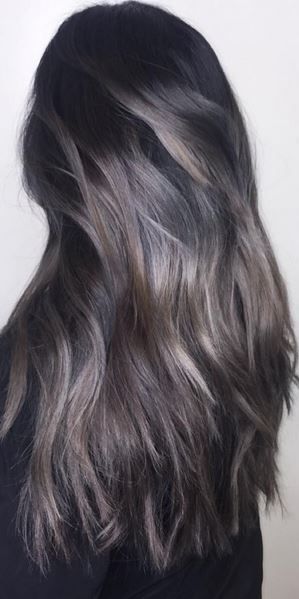 Would you try this silver and dark brunette hair color? Rambut Brunette, Ash Brown Hair Color, Dark Brunette Hair, Ash Brown Hair, Brown Hair Looks, Colourful Hair, Brown Hair Color, Dark Brunette, Ash Brown