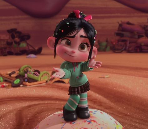 Penelope Reckitt Ralph, Random Cartoon Characters, Penelope Von Schweetz, Vanellope Von Schweetz Wallpaper, Penelope Costume, Disney Characters Pictures, Halloween Costumes Brunette, Cute Disney Characters, Vanellope Von Schweetz