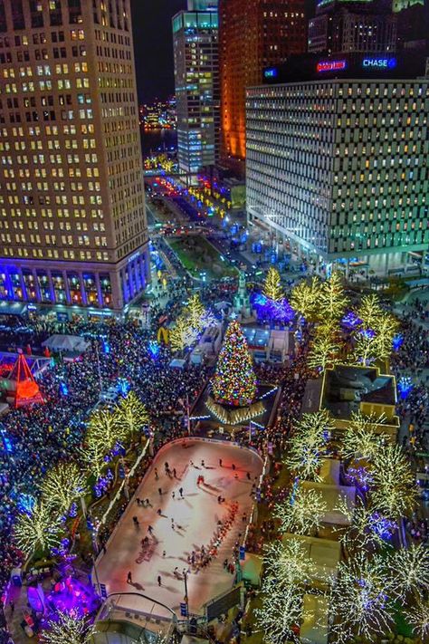 Detroit, Campus Martius Park Detroit Christmas, Campus Martius, Michigan Christmas, Downtown Detroit, Detroit Area, Skating Rink, Motor City, Traverse City, Beautiful Places Nature