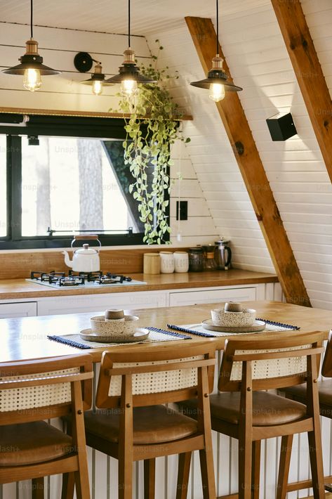 Thanks to @nataliablauth for making this photo available on @unsplash 🎁 Rustic Kitchen Island With Seating, Cozy Kitchen Nook, Interior Design Pictures, Wooden Table And Chairs, Bright Kitchen, White Shiplap Wall, Rustic Kitchen Island, Interior Design Images, Kitchen Aesthetic