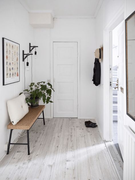 Scandinavian Interior Design: How To Master The Art of Hyggelig Minimalist Dekor, Scandinavian Kitchen Design, Interior Design Per La Casa, Entryway Wall Decor, Interior Minimalista, Diy Ikea, Entry Way Design, Design Apartment, Living Room Scandinavian