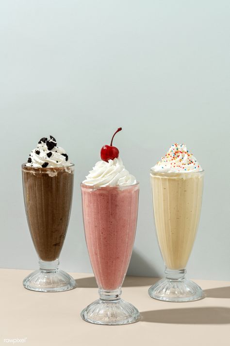 Mixed flavor milkshakes at a cafe | premium image by rawpixel.com / Jira Passion Fruit Smoothie, Dark Chocolate Ice Cream, Milkshake Bar, Ice Cream Shake, Berry Yogurt, Healthy Fruit Smoothies, Mixed Berry Smoothie, Vanilla Filling, Matcha Smoothie