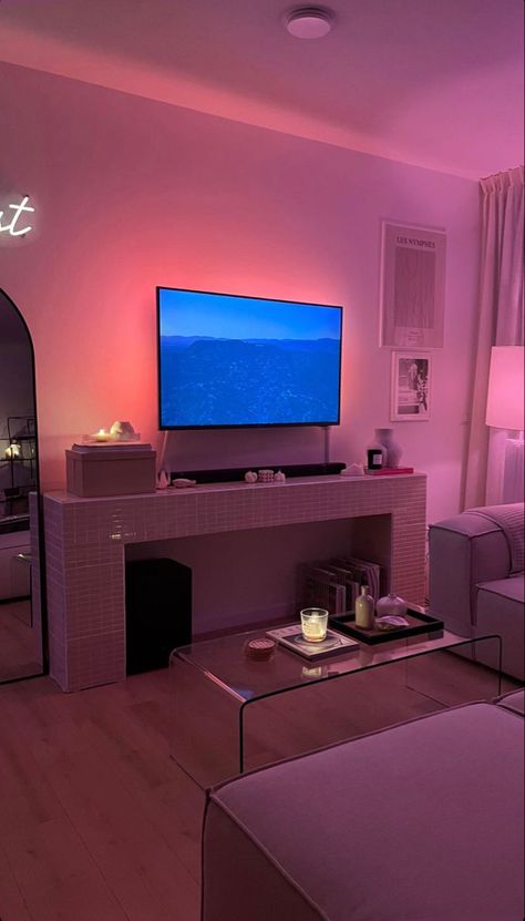 Lisa Onuoha, Hangout Room, Apartment Goals, First Apartment Decorating, Future Apartment Decor, Room Goals, Tv Led, Aesthetic Rooms, Living Room Decor Cozy