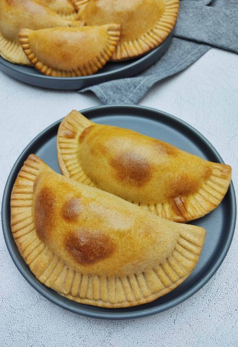 Ground Beef Empanadas Easy Beef Empanadas, Ground Beef Empanadas, Empanada Discs, Recipe Ground Beef, Beef Empanadas Recipe, Fresh Fruit Tart, Chicken Empanadas, Empanadas Dough, Beef Empanadas