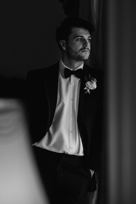 Wedding Photo Ideas For Groom, Black Wedding Photo Ideas, Groom And Best Man Photos, Fun Wedding Day Photo Ideas, Groom Only Photos, Wedding Groom Photography, Black And White Wedding Simple, Black Tie Wedding Photography, Groom Tuxedo Wedding Classy