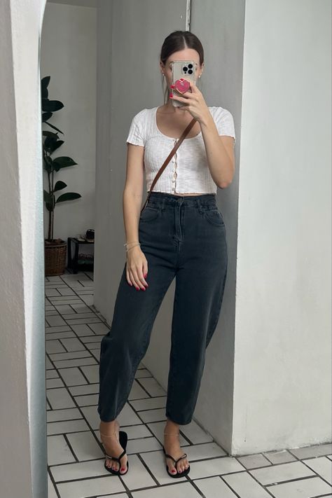 Cords Outfit For Women, Cords Outfit, Minimalistic Summer Outfits, Study Outfits, Jeans And Crop Top Outfit, Jeans Kurti, Jeans Crop Top, Pregnancy Fashion Winter, Crop Top Outfit