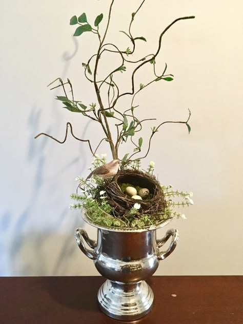 Birds Nest Centerpiece, Bird Nest Centerpiece, Bird Nest Decor Ideas, Spring Home Inspiration, Spring Cloche Ideas, Decorating With Birds, Spring Flower Arrangements Centerpieces, Nest Craft, Bird Nest Craft