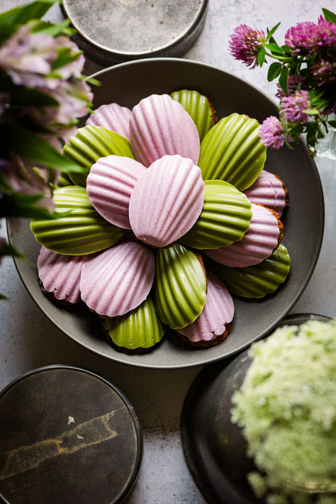 Gorgeous Black Sesame Madeleines dipped in Matcha White Chocolate. These elegant treats offer a unique blend of flavors and stunning presentation.  #madeleines #dessert #summerdessert #bridgerton #gardenparty #teaparty #matcha #blacksesame #easytomake #easyrecipe #brunch #bridalshower #teatime Matcha White Chocolate, Black Sesame Seeds, Chocolate Shells, Black Sesame, Matcha Powder, White Chocolate Chips, Photographing Food, Summer Desserts, Let Them Eat Cake