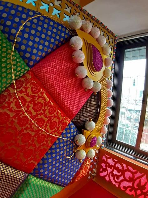 Mangala Gauri Decoration, Chaitra Gauri Decoration Ideas, Maharashtra Theme Decoration, Maharashtrian Theme Decoration, Makhar Decoration Ganpati Diy, Maharashtrian Decor Ideas, Handmade Ganpati Decoration, Ganpati Gauri Decoration At Home, Gauri Ganapati Decoration